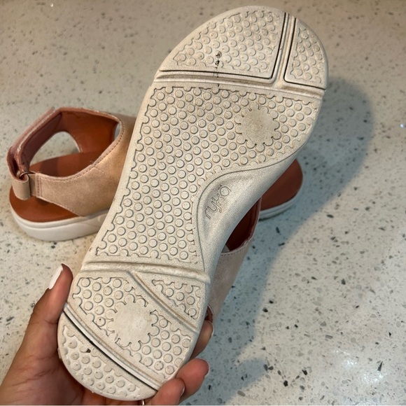 Ryka Pearlized Adjustable T strap Sandal​​​​ - Picture 7 of 8